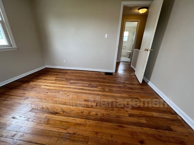 Building Photo - 1310 E 25th Ave