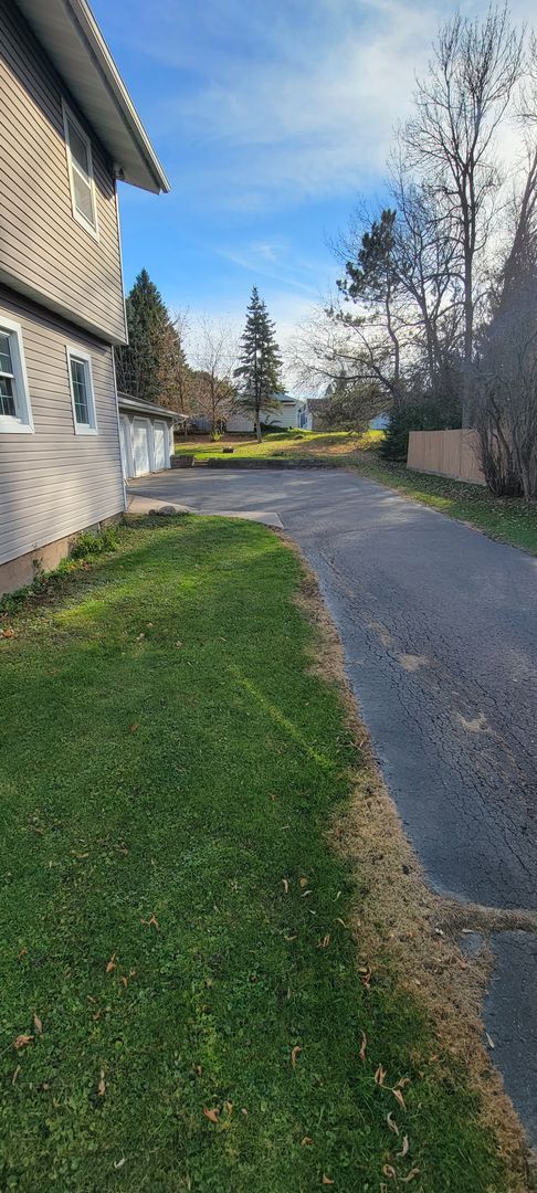 Building Photo - Available August 1st - 3 Bed Home in Cloqu...