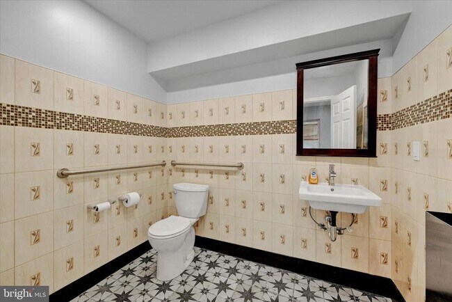 Building Photo - 2400 Annapolis Rd