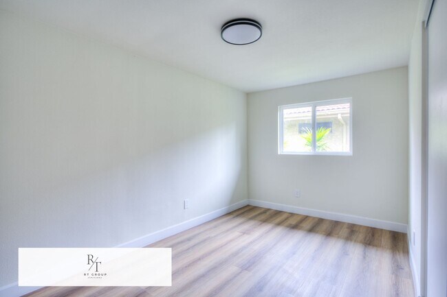 Building Photo - Fully Upgraded Spacious 2-Bedroom Unit in Prime Arcadia Location