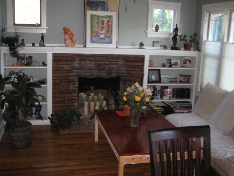 Primary Photo - 327 Maple Street