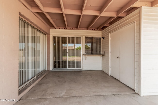 Building Photo - 5505 W Sunnyslope Ln