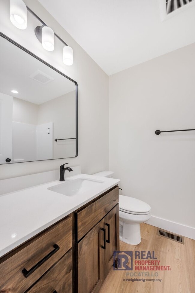 Building Photo - BRAND NEW 3 bed 2.5 Bath Townhome - Small dog negotiable
