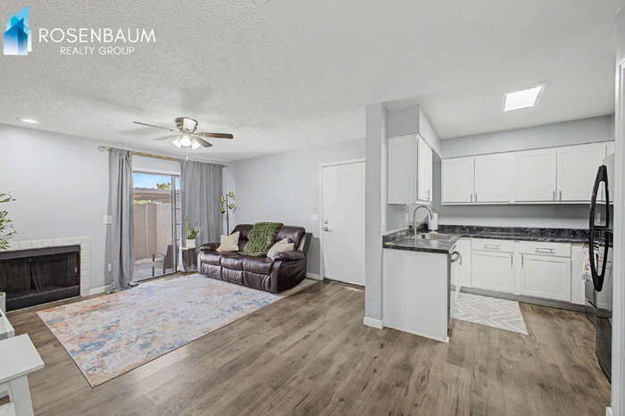 Building Photo - 533 W Guadalupe Rd