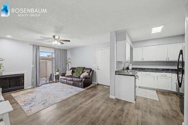 Building Photo - Charming 2-beds, 2-baths ground-level condo nestled in the highly desirable Woodglen Square commu...