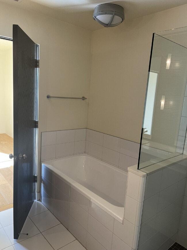 Building Photo - Contemporary 2 bed, 2.5 bath condo in Carbondale w/ stellar Mt. Sopris views