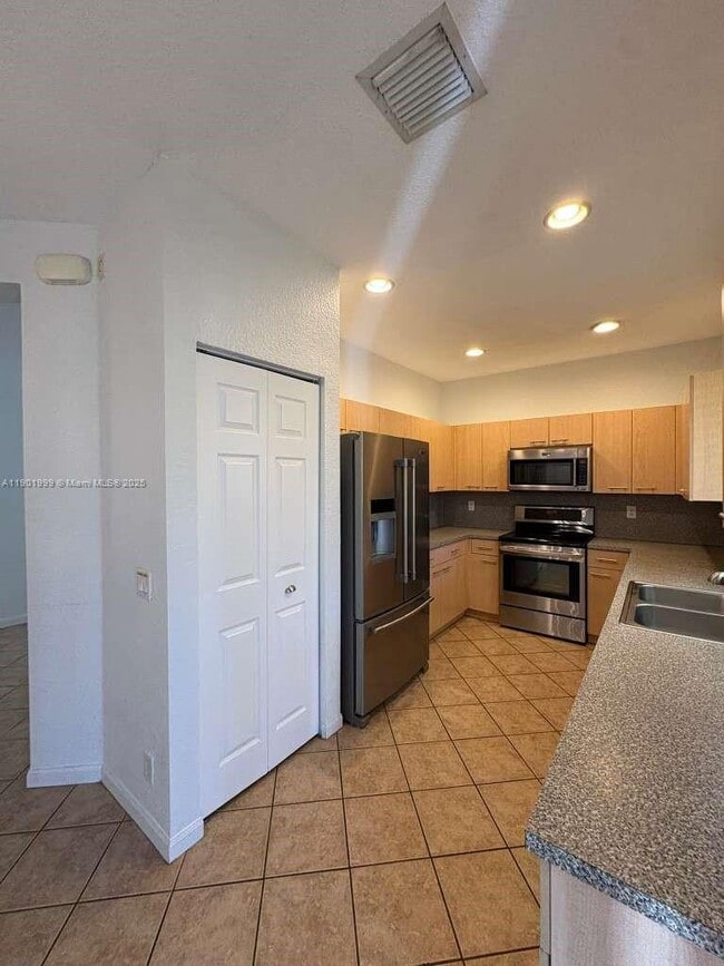 Building Photo - 1064 Golden Cane Dr