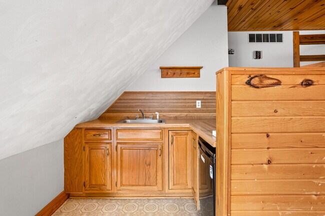 Building Photo - 319 E 13th St