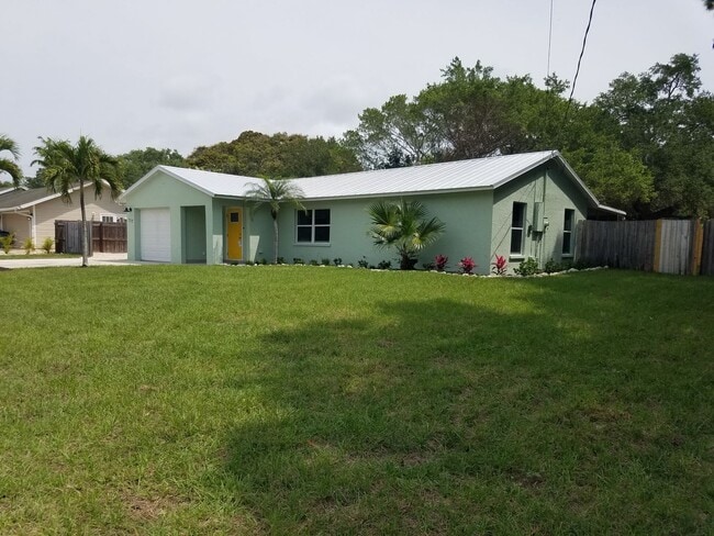 Building Photo - 3/2 NORTH WEST BRADENTON