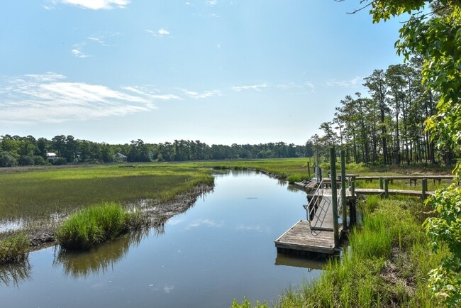 Building Photo - "Charming 2-Bed, 2-Bath Townhouse Retreat with 1,251 Sq Ft of Comfort in Wilmington!"