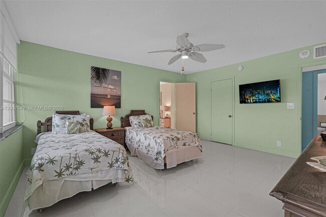 Building Photo - 4280 Galt Ocean Dr