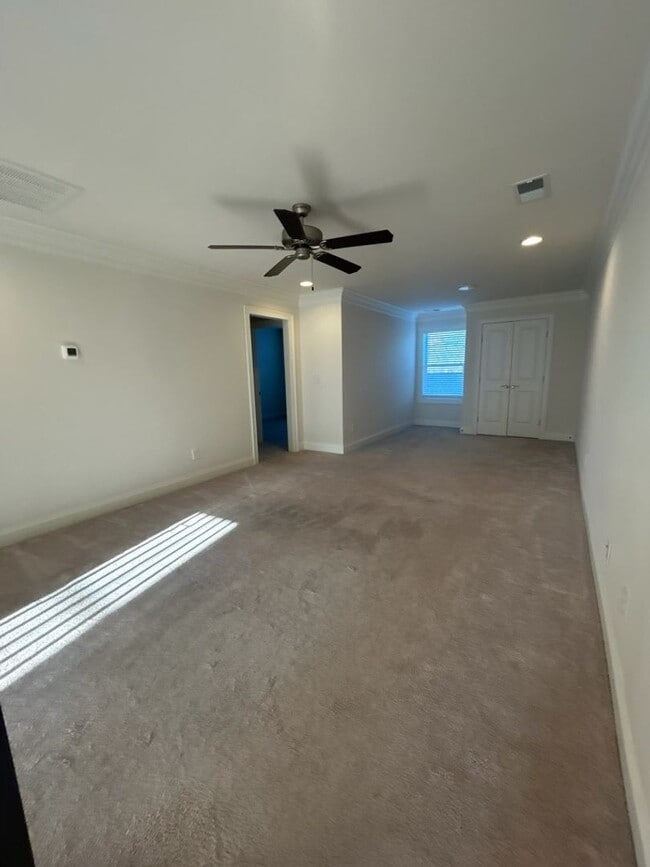Building Photo - 3BR End-Unit in Westhaven | Main-Level Primary + Office + Bonus Room