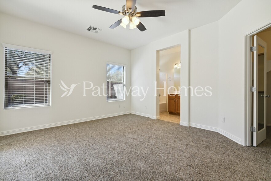 Building Photo - 15046 N 172nd Ln