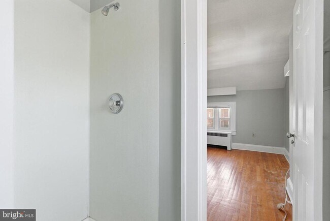 Building Photo - 142 N Washington St