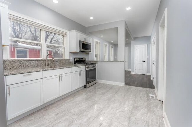 Building Photo - 131 E 117th St