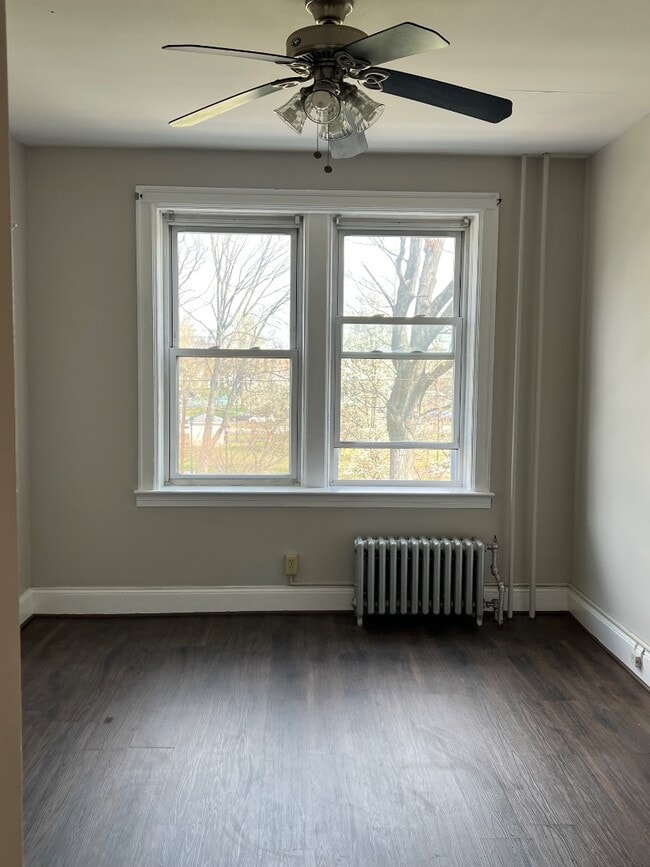 Building Photo - 122 W 39th St