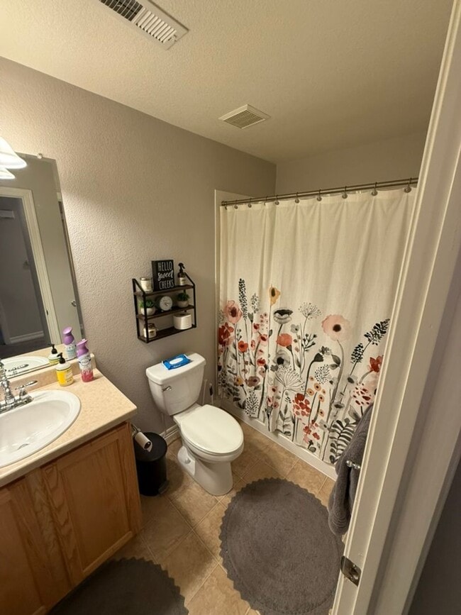 Building Photo - Beautiful 2 bed 2 bath Condo in Meridian!