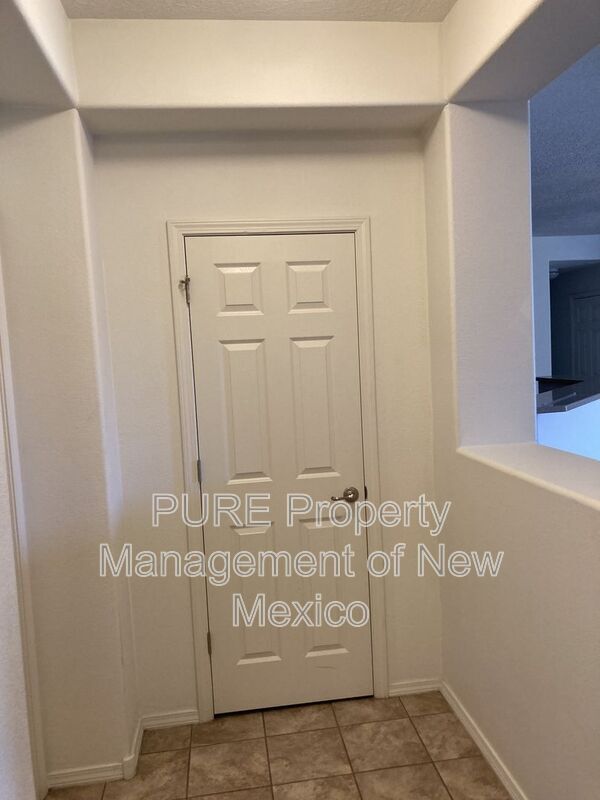 Building Photo - 601 Menaul Blvd NE