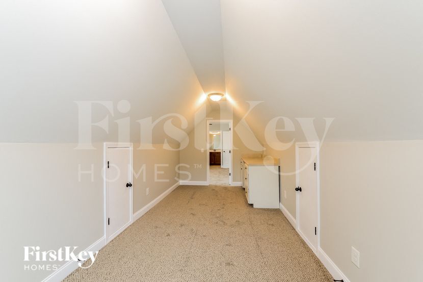 Building Photo - 265 High Knoll Dr