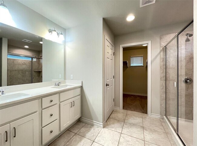 Building Photo - 1603 Denesa Dr