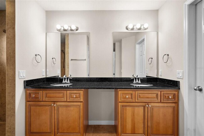 Building Photo - 1875 Sommarie Wy