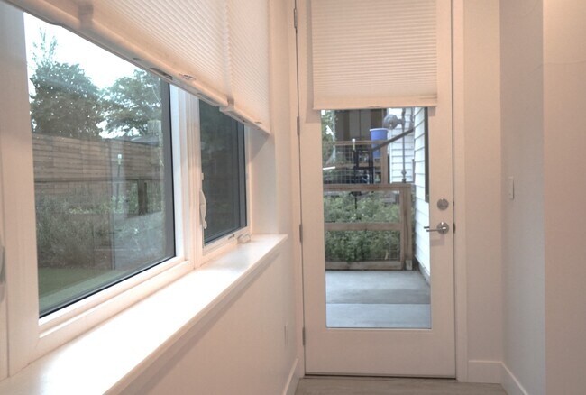 Building Photo - 3261 Airport Rd