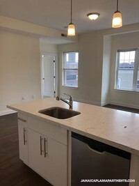 Building Photo - 81 Amory St
