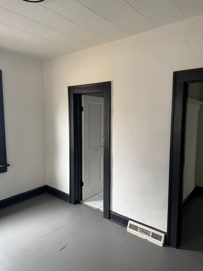 Building Photo - 3079 N 21 St