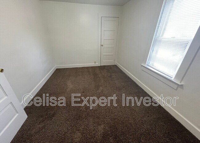 Building Photo - 1209 W Wildwood Ave