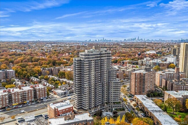 Building Photo - 112-01 Queens Blvd