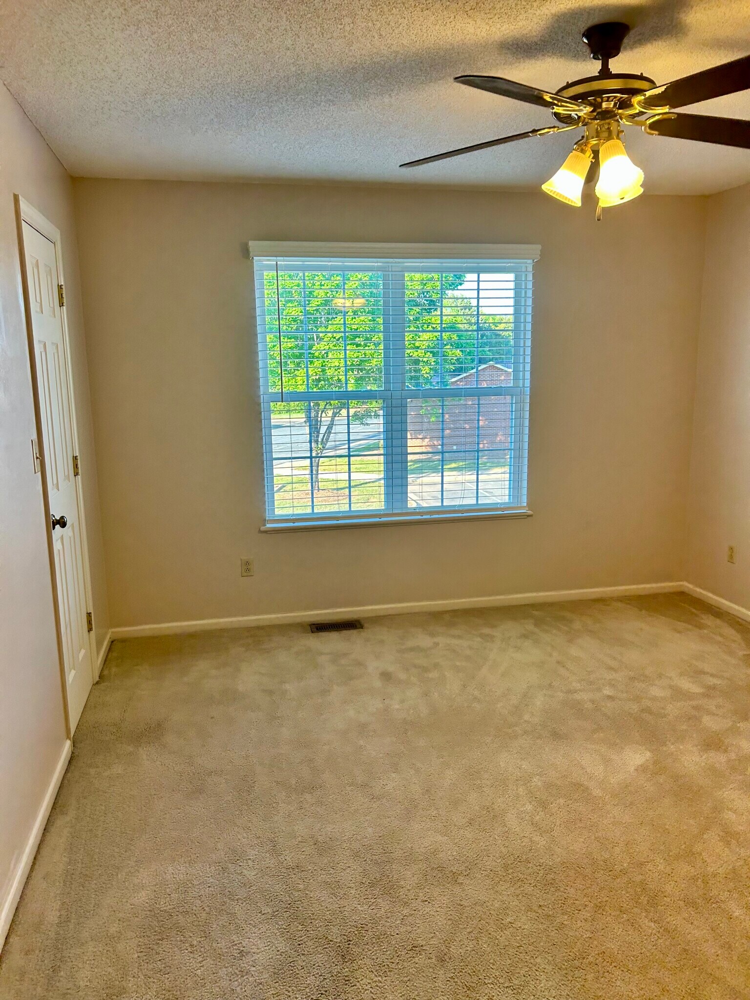 Building Photo - 102 Brandywine Dr NE
