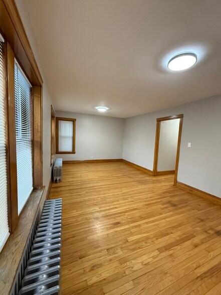 Building Photo - 5545 N Luna Ave