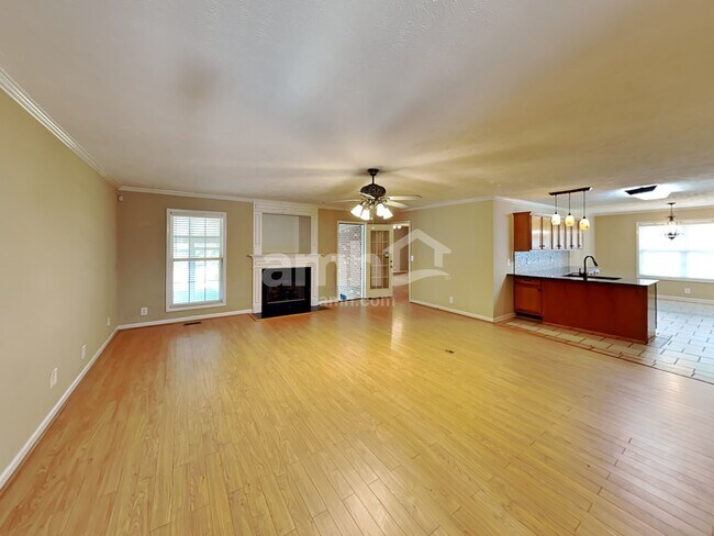 Building Photo - 2418 Taylor Close