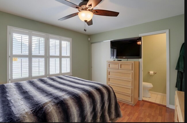 Building Photo - 1712 Stratford Dr