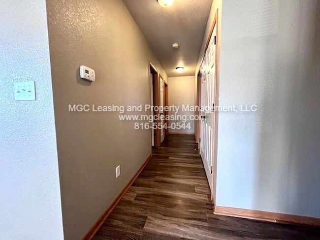 Building Photo - 119-123 SW Rock Garden St