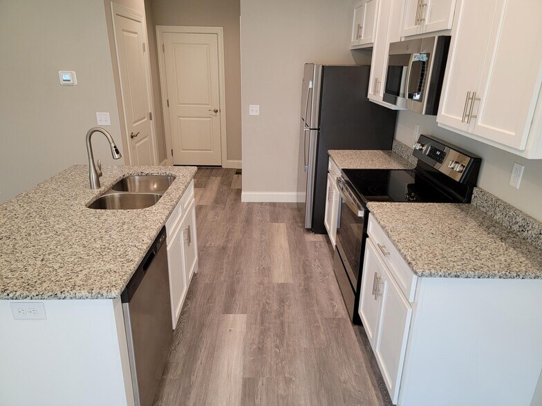 Building Photo - 205 Sage Blvd