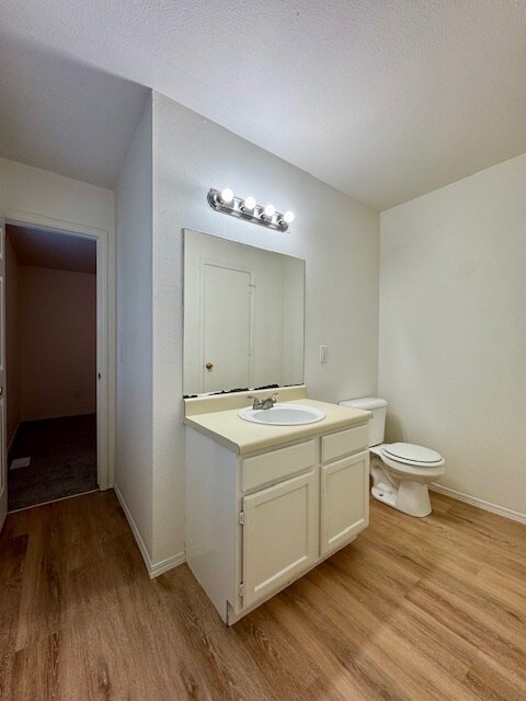 Building Photo - 727 W Beck Dr