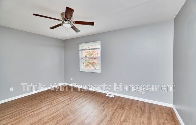 Building Photo - 1661 Rishon Hill Dr