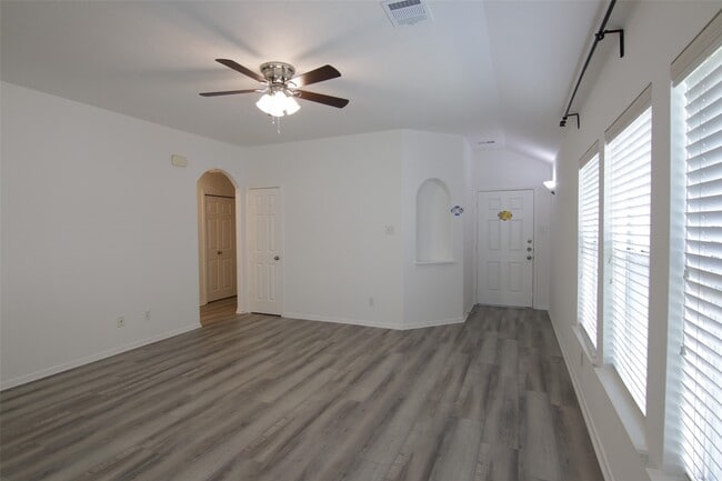 Building Photo - 25118 Hazel Ranch Dr