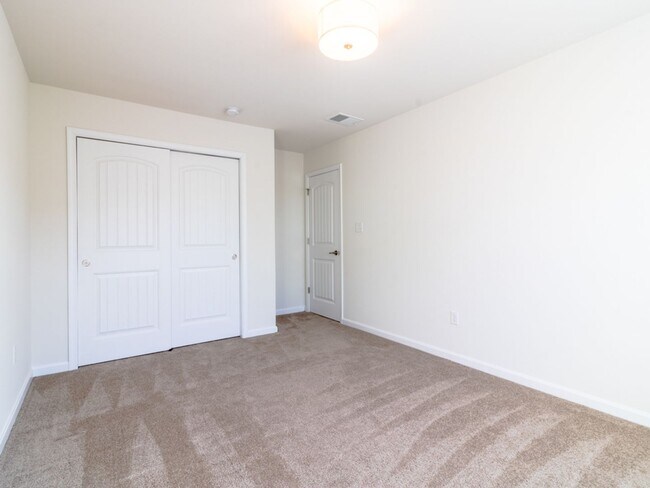 Building Photo - Year round - Furnished Townhome - Frankford