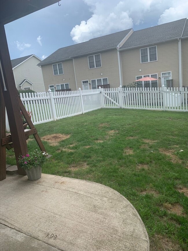 Building Photo - Townhouse for Rent in Taylor Springs