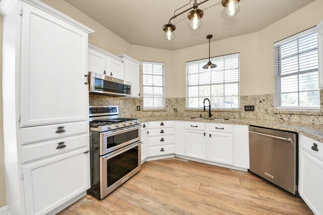 Building Photo - 20303 White Poplar Dr