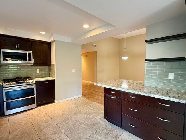 Building Photo - Spacious Three Bedroom in the Sunrise Pointe Community