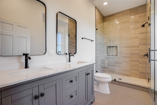 Building Photo - 15851 Mulholland Pl