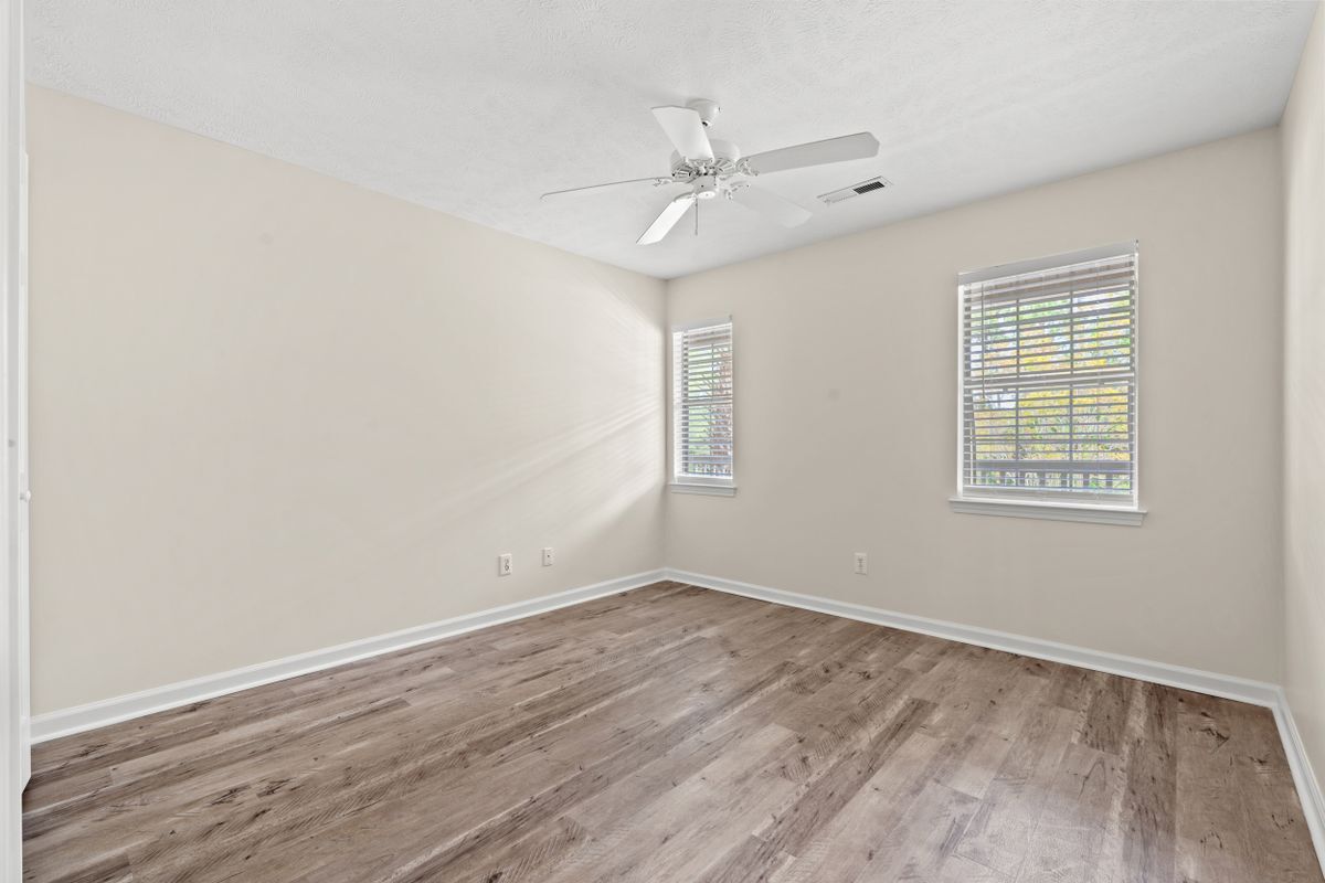 Building Photo - 412 Pinehurst Ln