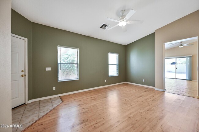 Building Photo - 81 S Criss Pl