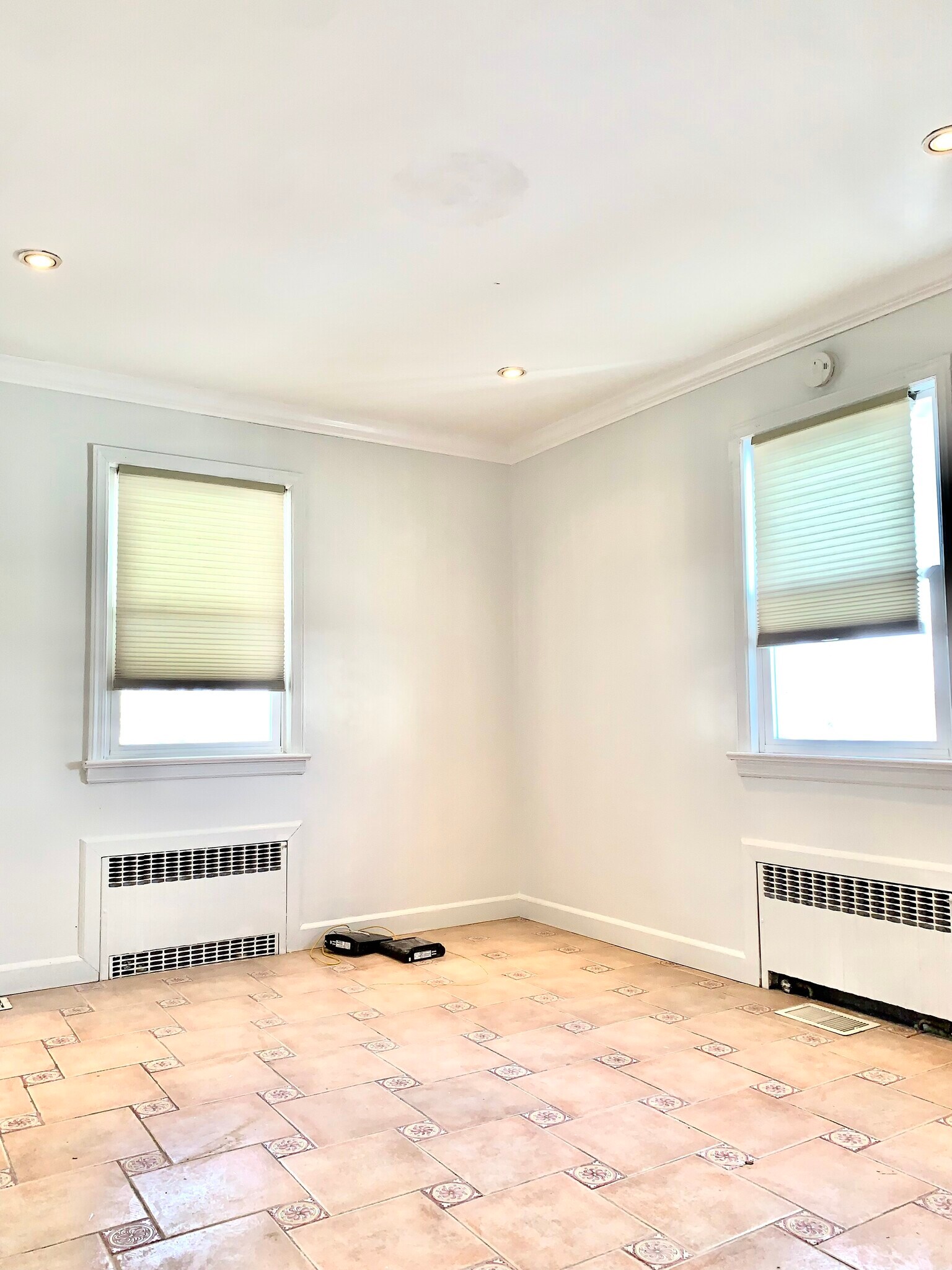 Building Photo - 336 Scranton Ave