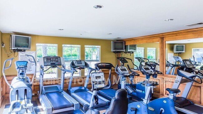 Building Photo - 232 Lightwood St