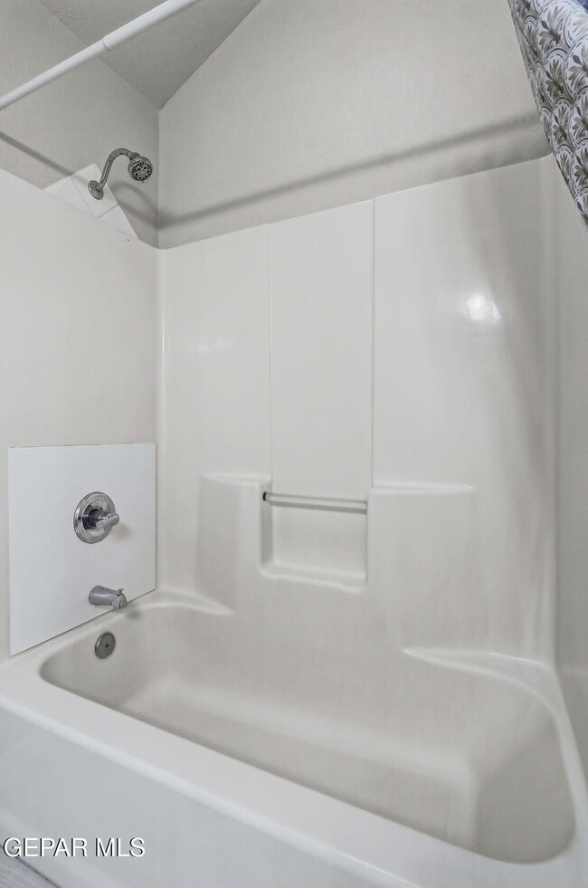 Building Photo - 1117 W Bend Ln