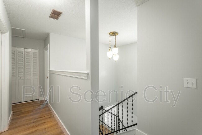 Building Photo - 508 Briar Park Ln